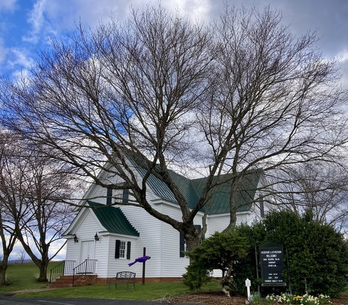 Photograph of Hebron Lutheran Church, constructed in 1740 with white siding and a green roof, site of the 1789 debate between Madison and Monroe.